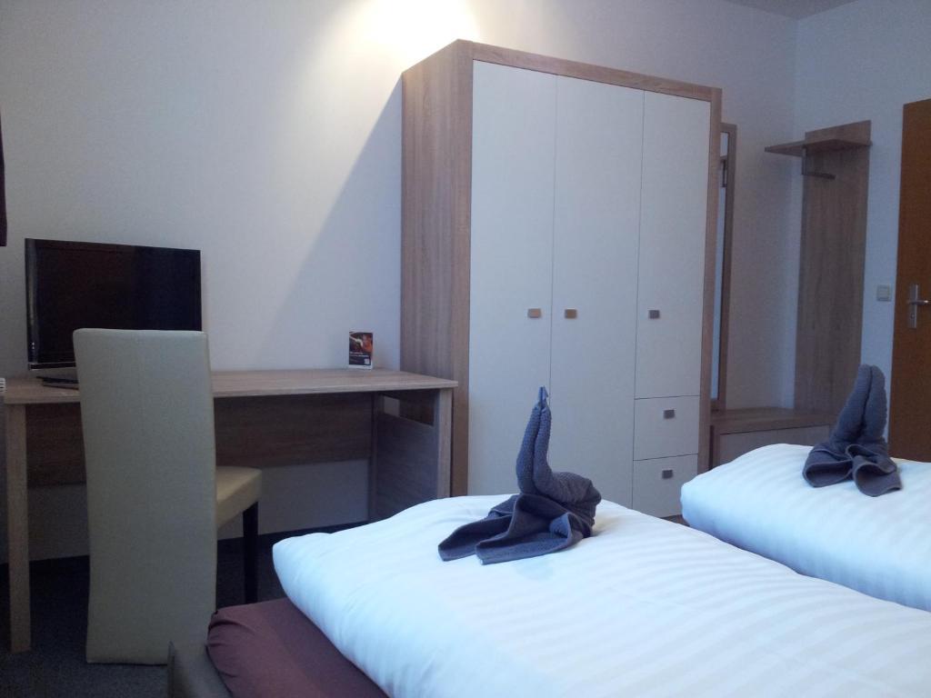 Landgasthof Moersbergei Bubenreuth Room photo